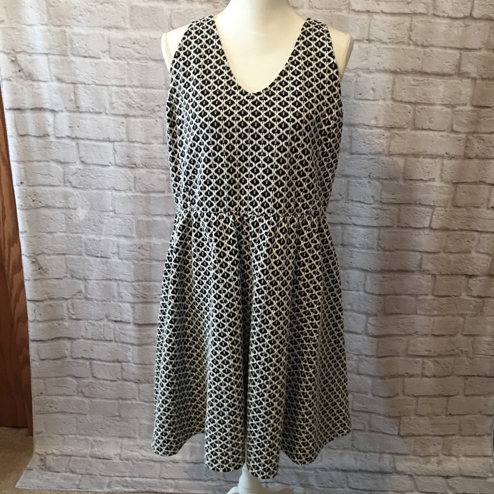 Black & White Sleeveless Dress